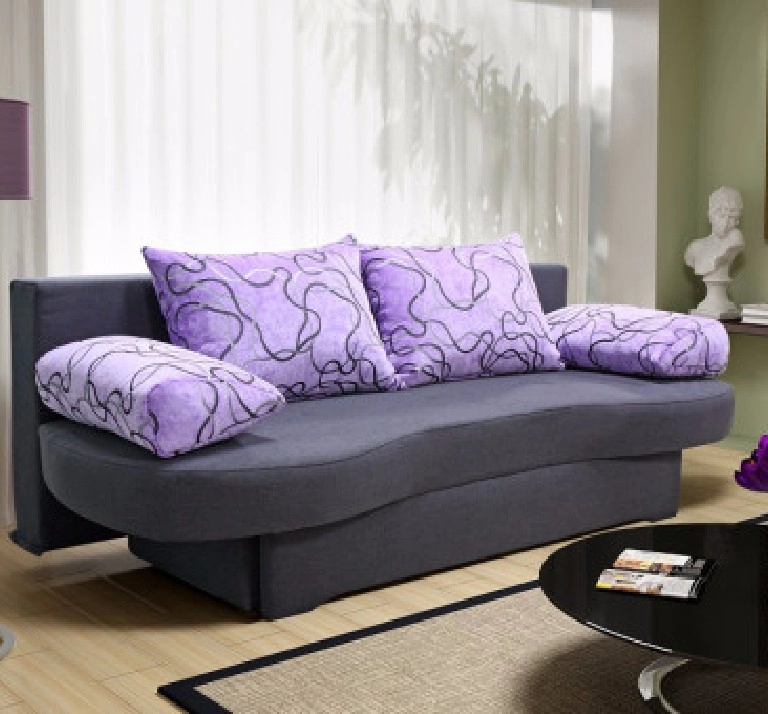 Sofa z poduszkami